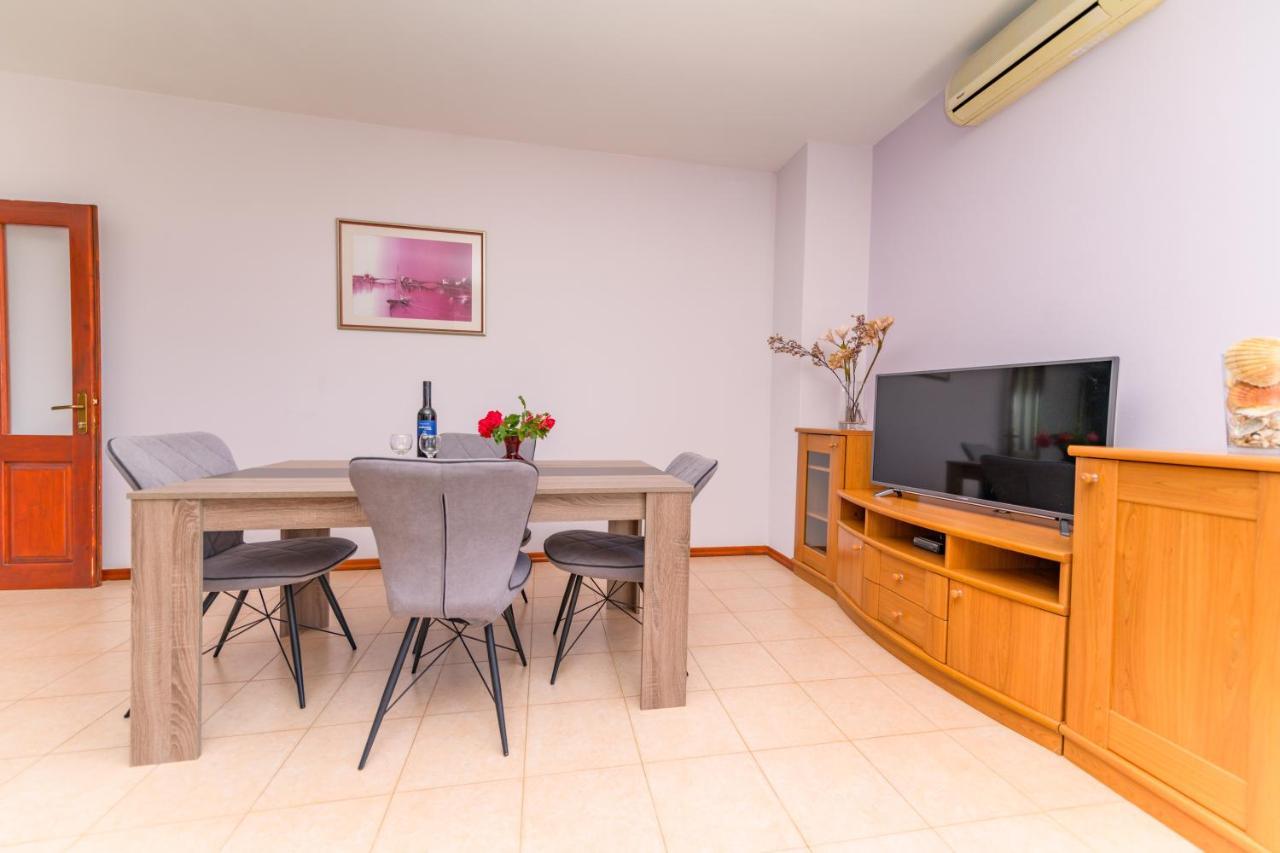 Apartments Marina Veskovic Nerezine Eksteriør bilde